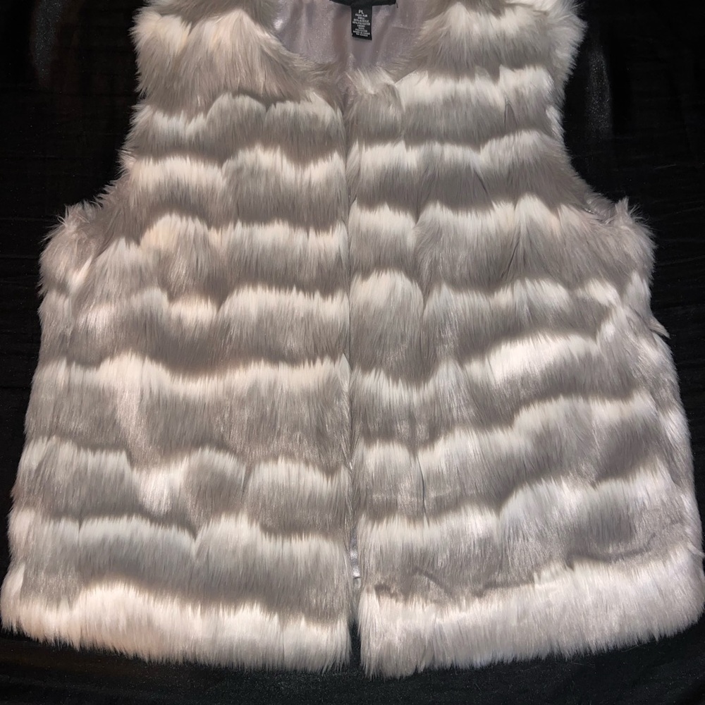 Chic Faux Fur Vest - Gray and White